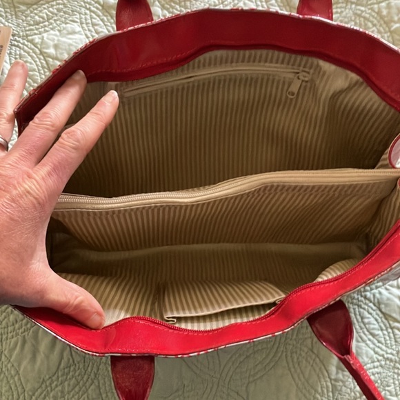 Red Leather Flowered Shoulder Bag - Picture 8 of 15